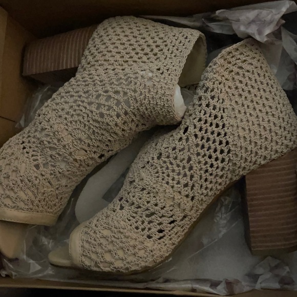 Jessica Simpson Rianne - Picture 1 of 6